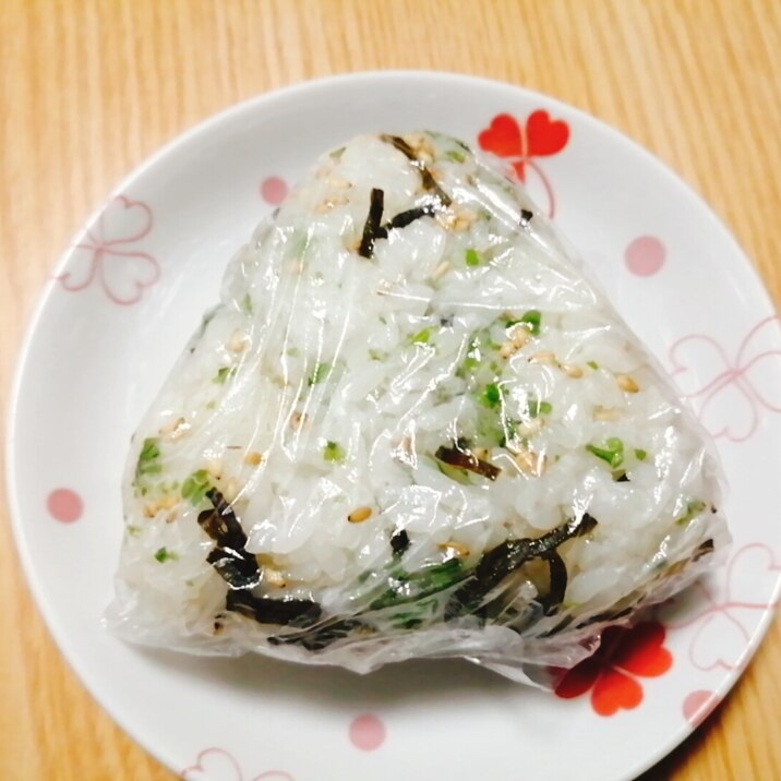 青海苔と塩昆布とごまのおにぎり